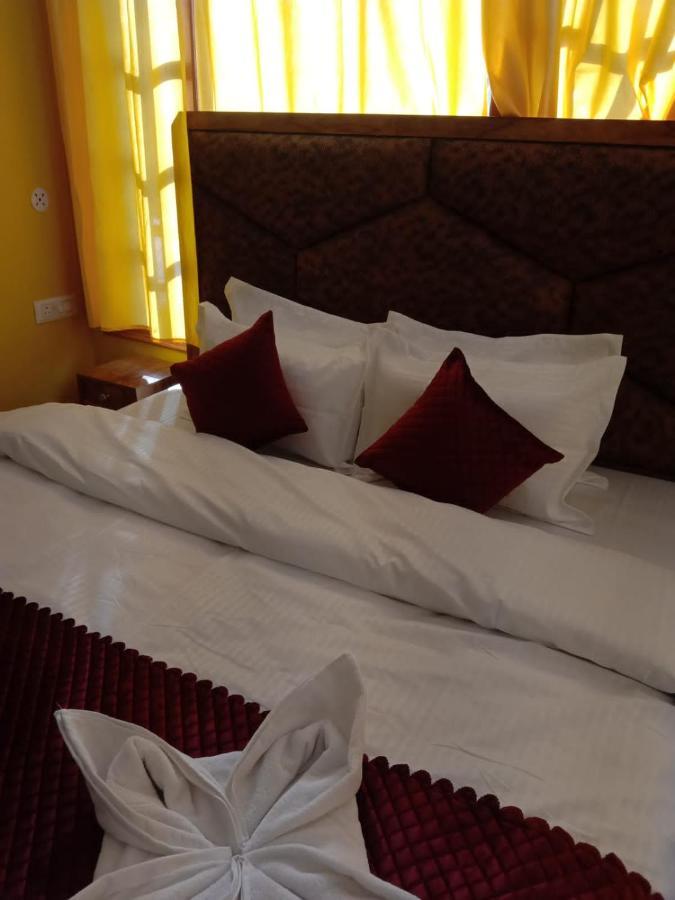 Hotel Floret Sojourn à Shimla Extérieur photo